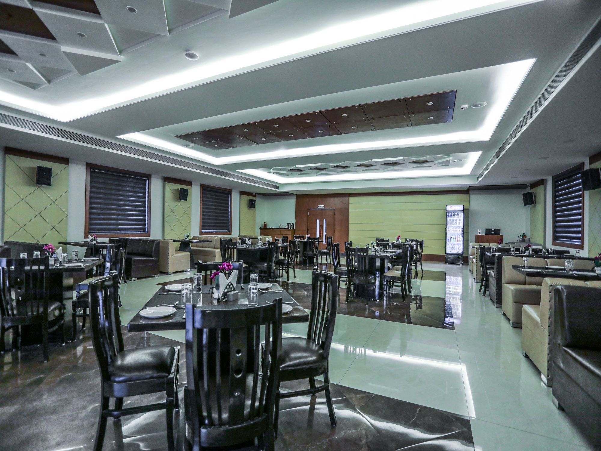 Fabhotel La Pearl Bhopal Bagian luar foto